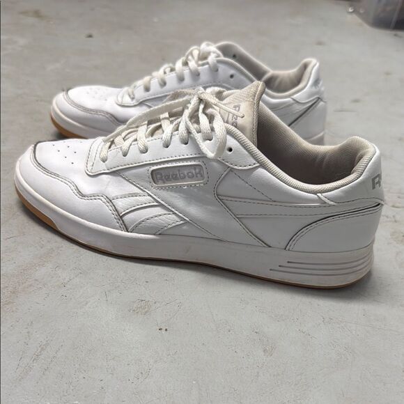 Reebok White Sneakers - Memory Tech Inside - Great Condition - Women's Size 8 - Picture 1 of 6